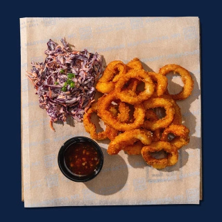 Кольца кальмара с коул слоу и сладким чили соусом