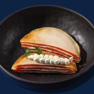 Блинный торт с лососем