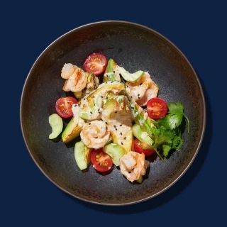 Салат Авокадо-гриль с креветками и овощами