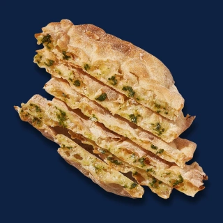 Фокачча с песто и пармезаном