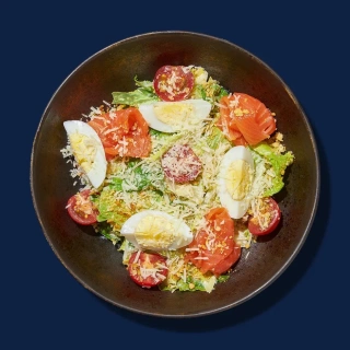 Цезарь со слабосоленой форелью