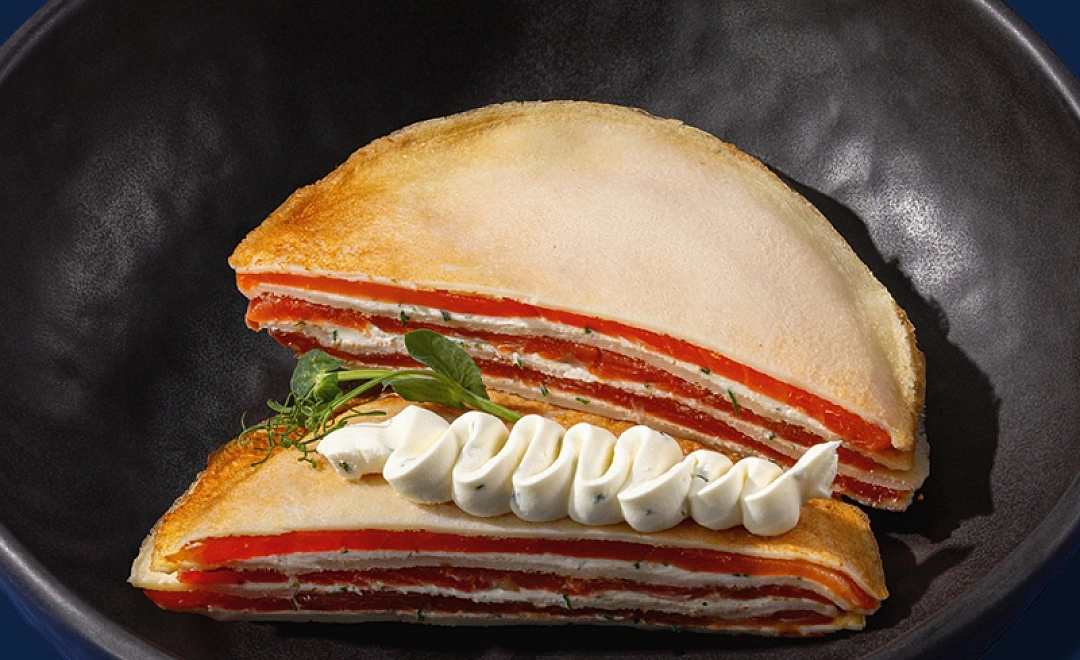 Блинный торт с лососем