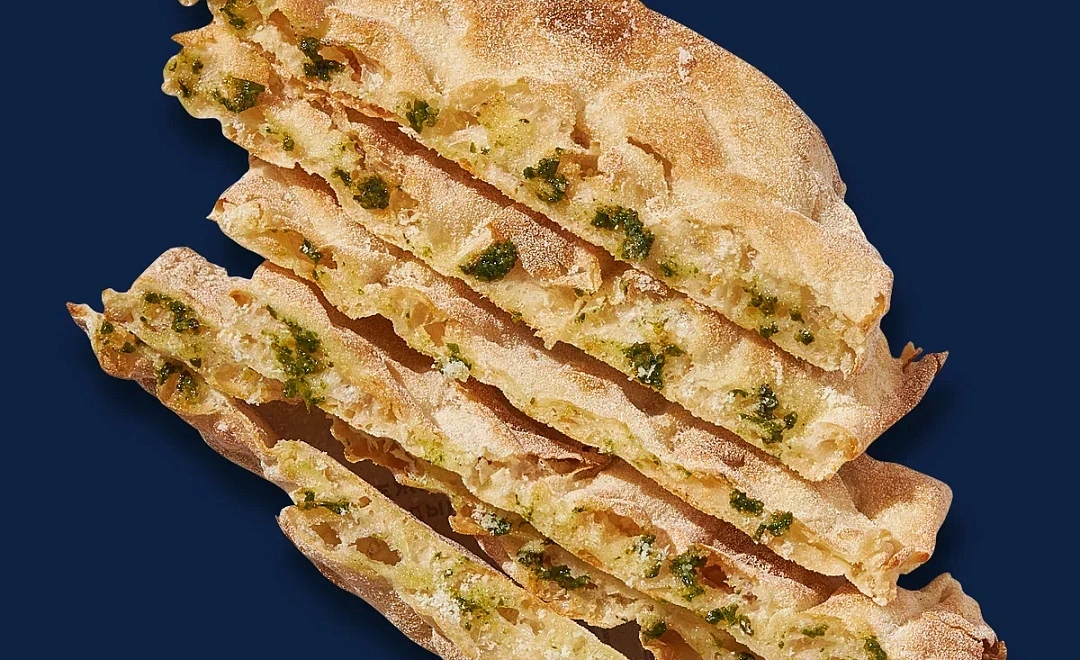 Фокачча с песто и пармезаном