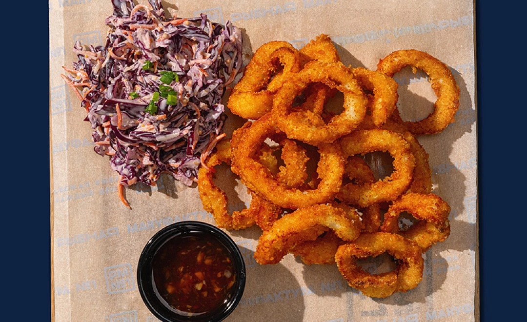 Кольца кальмара с коул слоу и сладким чили соусом