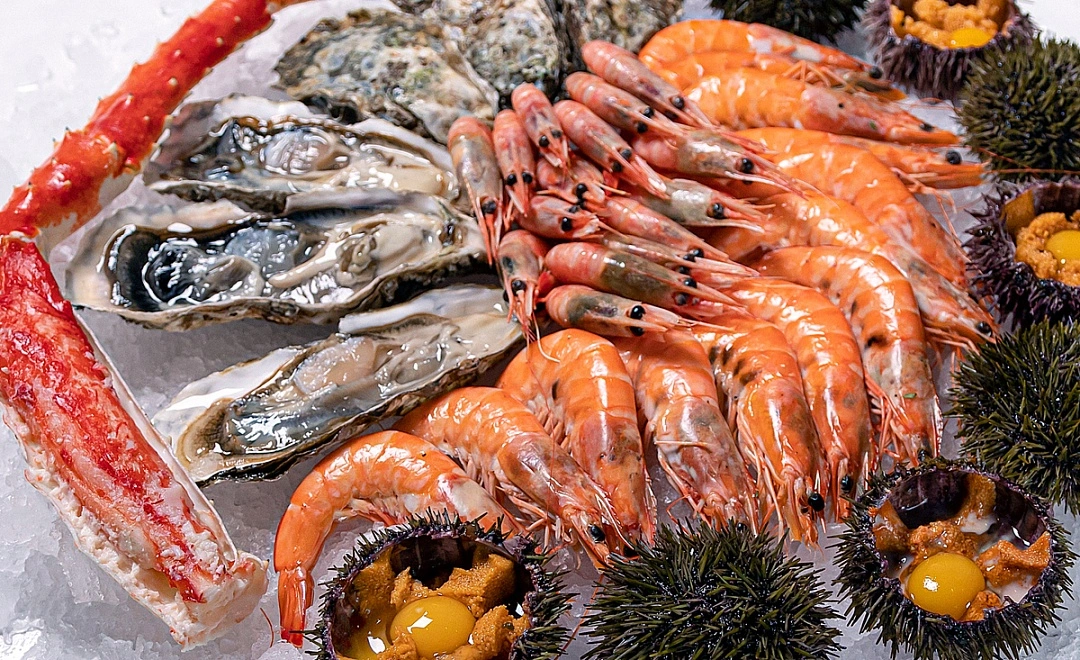 Ассорти из морепродуктов с камчатским крабом
