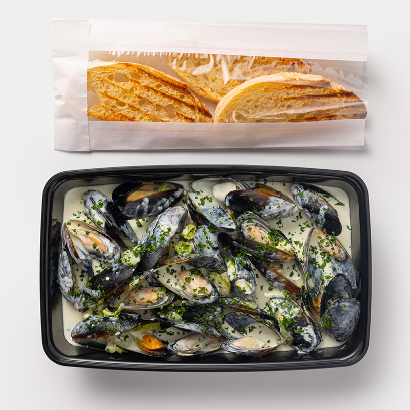 Кастрюлька мидий в соусе блю чиз